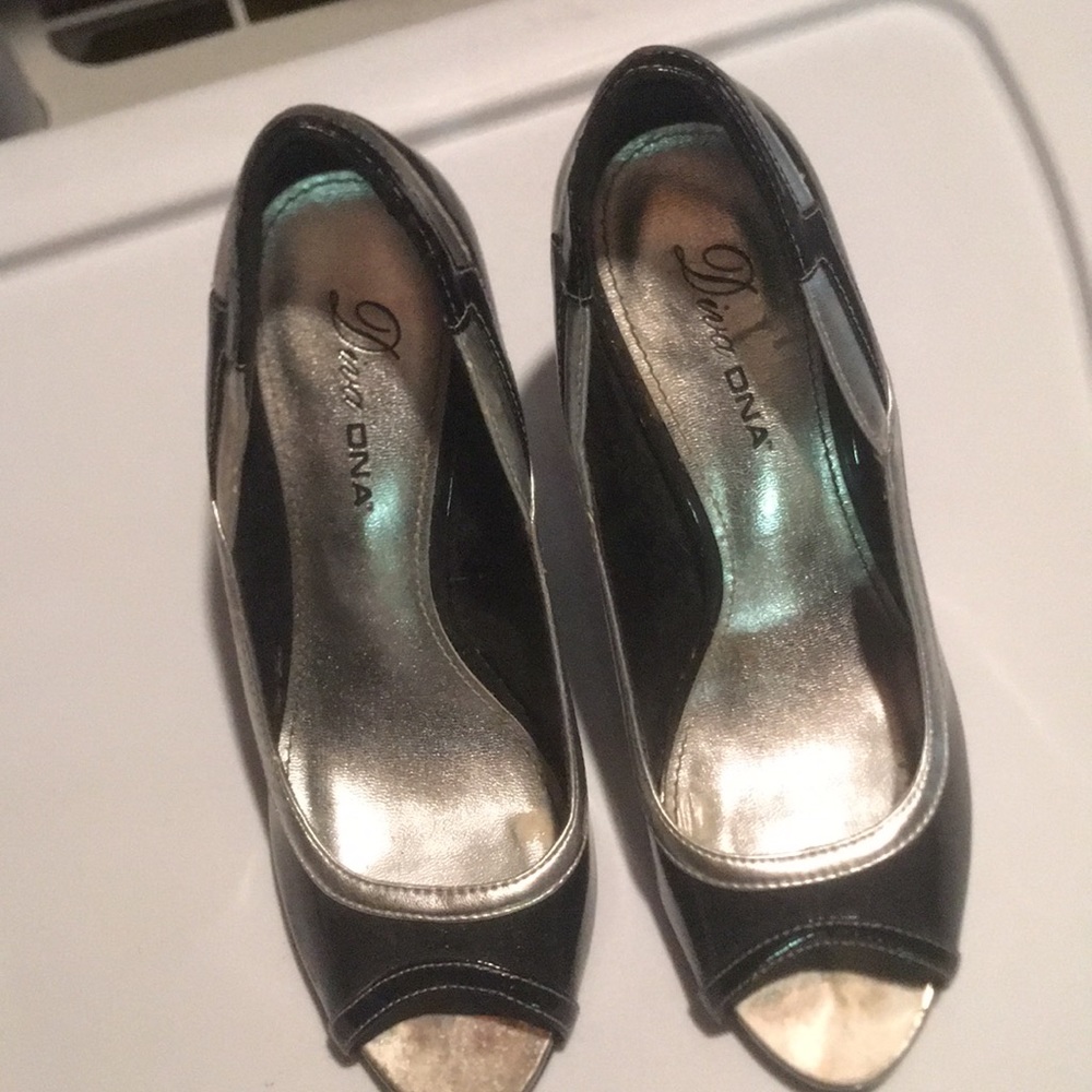 Shoes - Picture 2 of 4